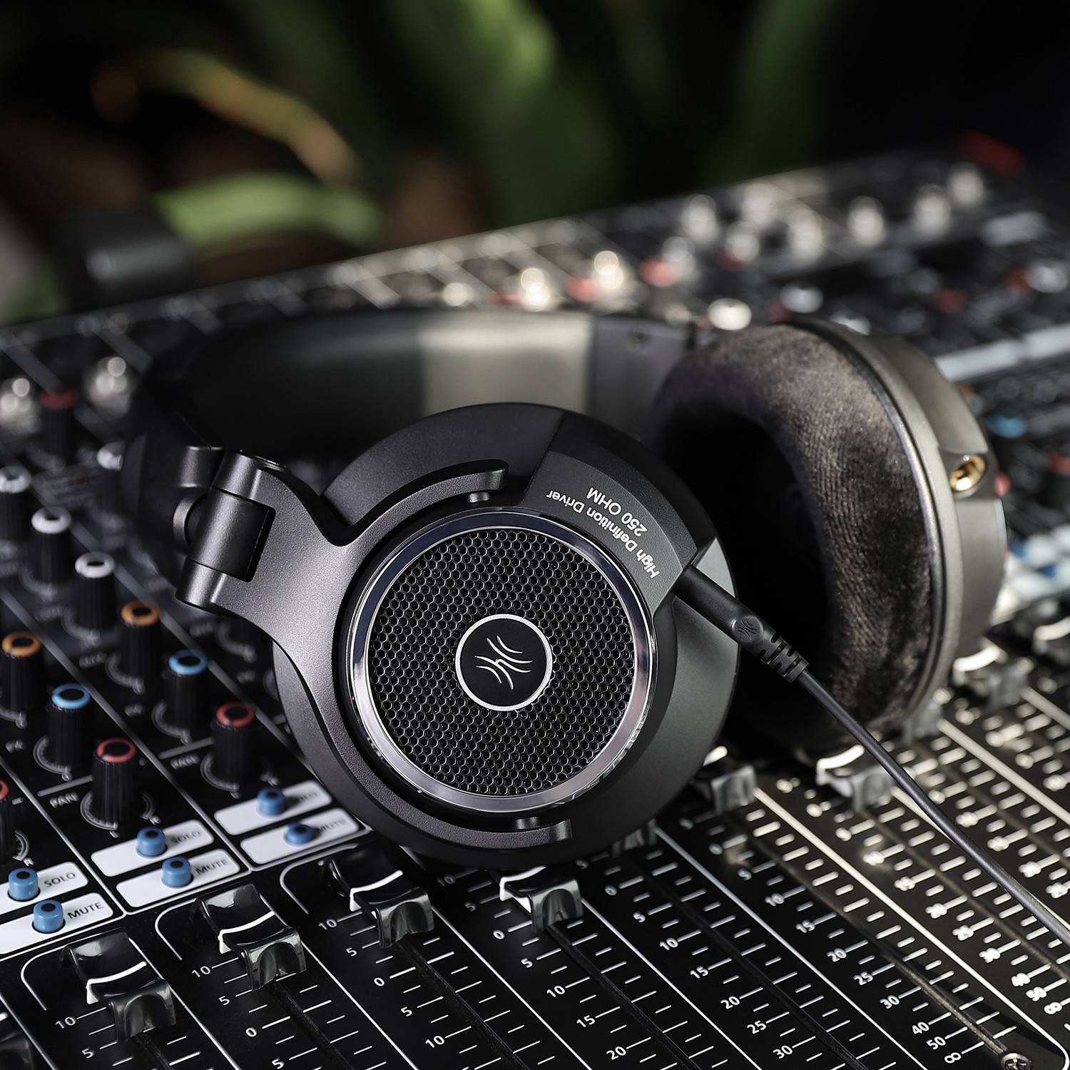 ONEODIO M80 Open-back Three-band Balanced HiFi Headphone Wired Over-Ear Headset Professional Monitoring Studio DJ Mixer Headset ONEODIO M80 Open-back Three-band Balanced HiFi Headphone Wired Over-Ear Headset Professional Monitoring Studio DJ Mixer Headset